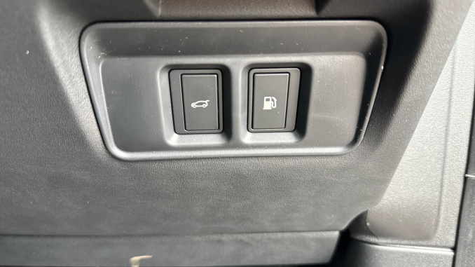 Land Rover Discovery Sport 1.5 P270e Metropolitan 5dr Auto [5 Seat] [NI] Station Wagon - Image 31